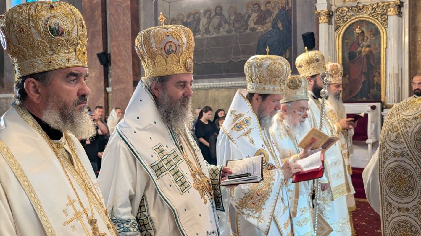 Aradul și-a luat rămas-bun de la Preasfințitul Părinte Emilian Crișanul 366800