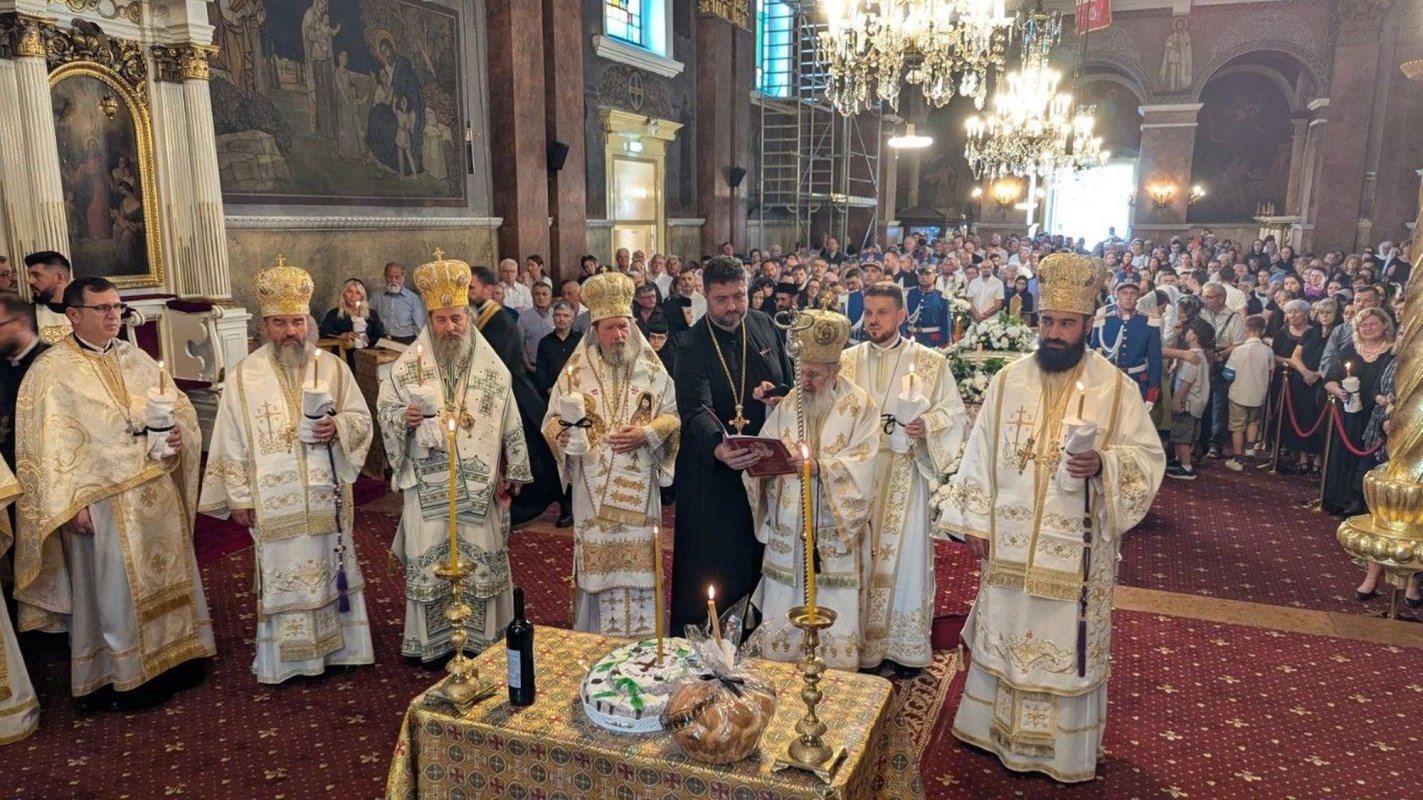 Aradul și-a luat rămas-bun de la Preasfințitul Părinte Emilian Crișanul 366806