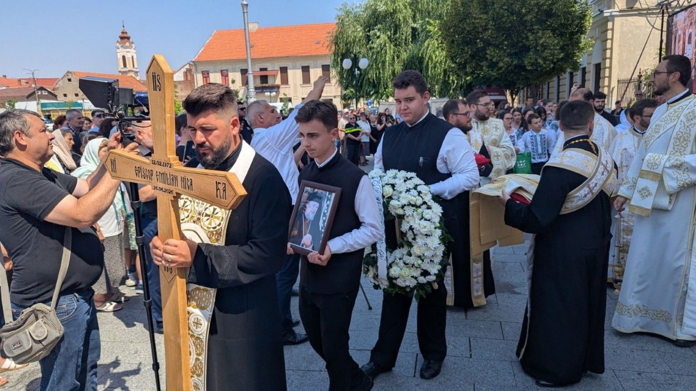 Aradul și-a luat rămas-bun de la Preasfințitul Părinte Emilian Crișanul 366808
