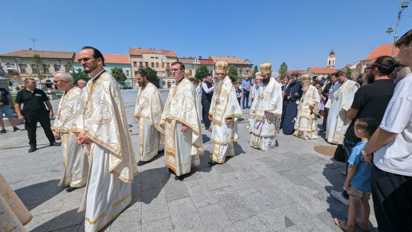Aradul și-a luat rămas-bun de la Preasfințitul Părinte Emilian Crișanul 366809
