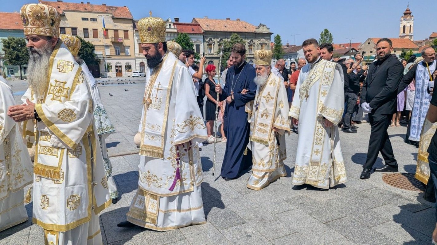 Aradul și-a luat rămas-bun de la Preasfințitul Părinte Emilian Crișanul 366810