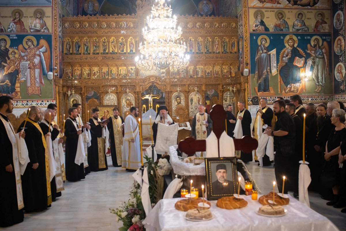 Părintele Dumitru Colotelo a fost condus pe ultimul drum 366774