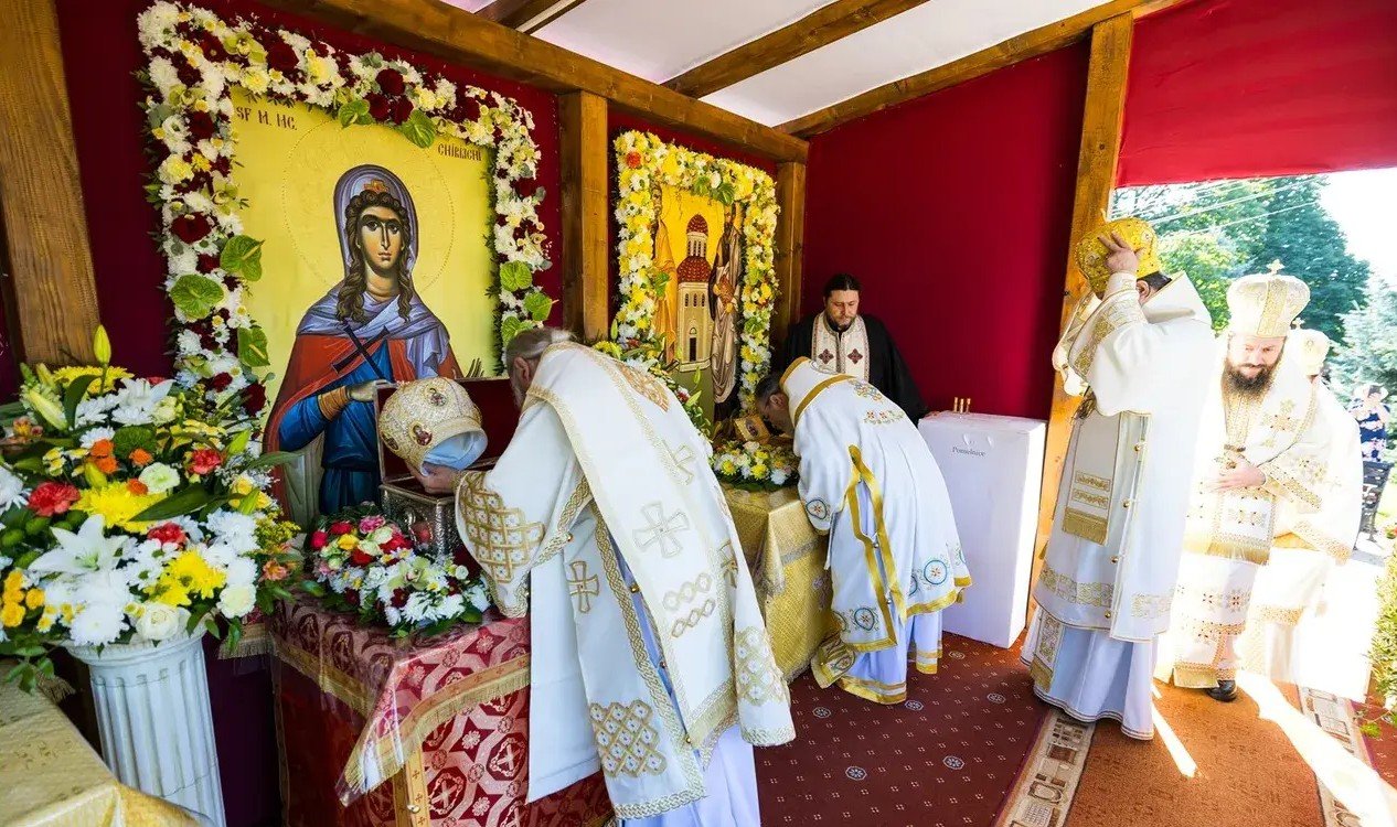 Sobor de ierarhi la hramul Catedralei Episcopale din Huși 366899
