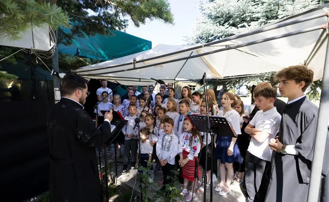 Sobor de ierarhi la hramul Catedralei Episcopale din Huși 366981