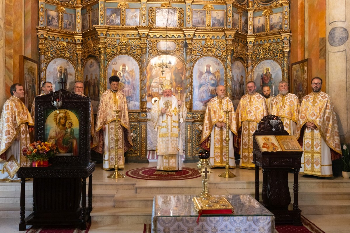 Absolvenții Facultății de Teologie Ortodoxă  din București, la ceas de sărbătoare 367192