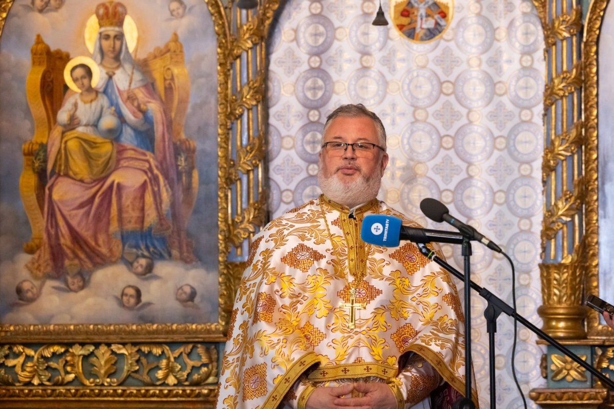Absolvenții Facultății de Teologie Ortodoxă  din București, la ceas de sărbătoare 367195
