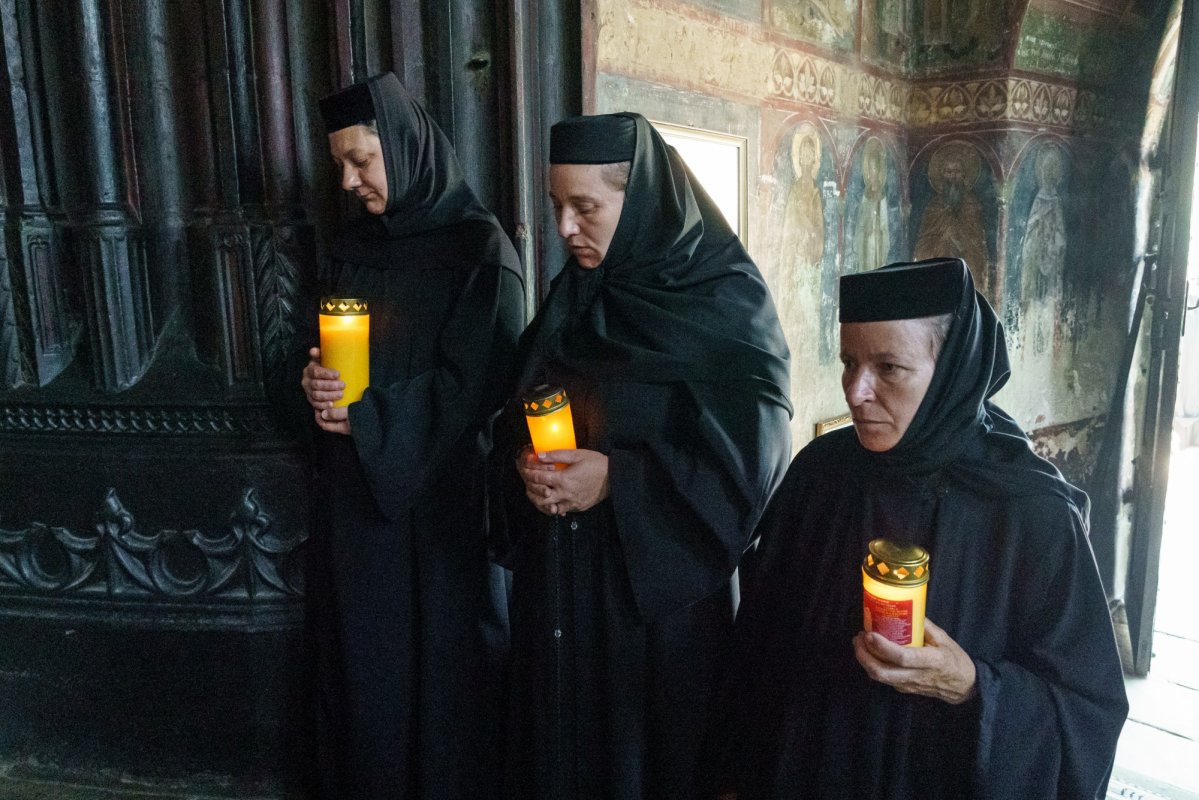 Arhiereul Emilian a fost înmormântat la Mănăstirea Neamț 367056