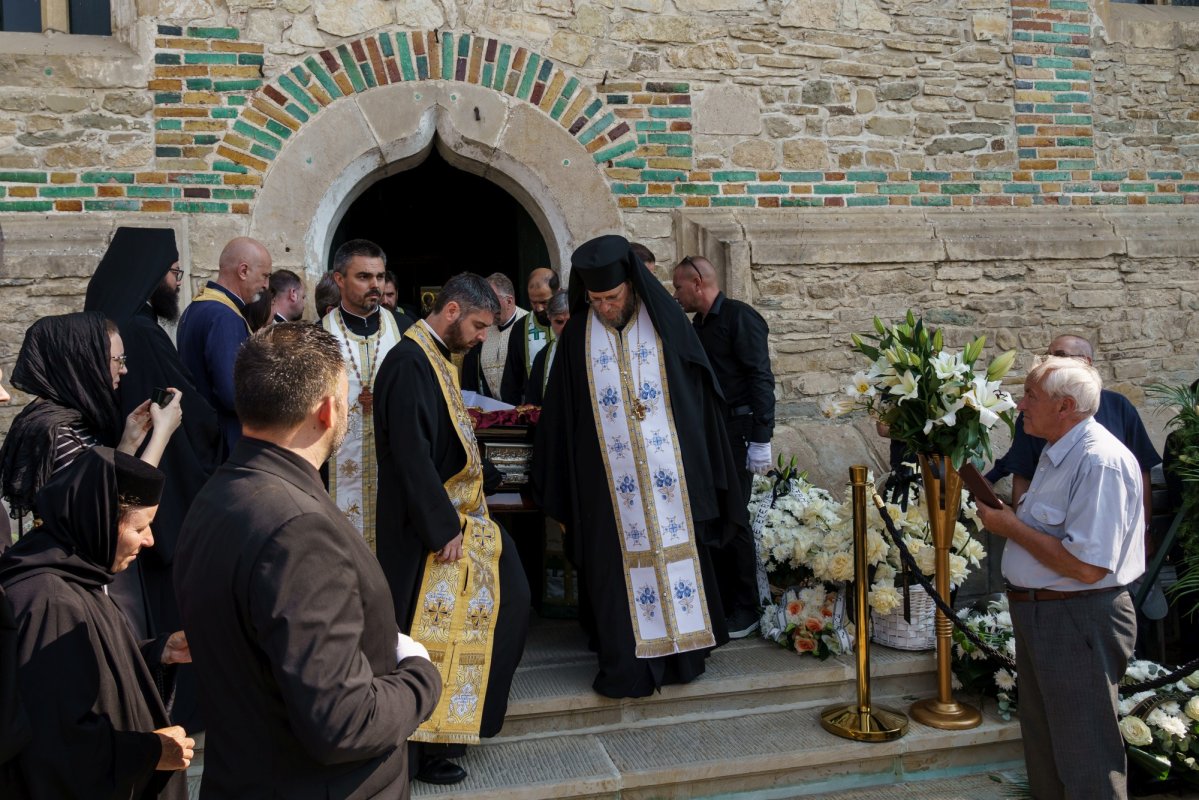 Arhiereul Emilian a fost înmormântat la Mănăstirea Neamț 367058