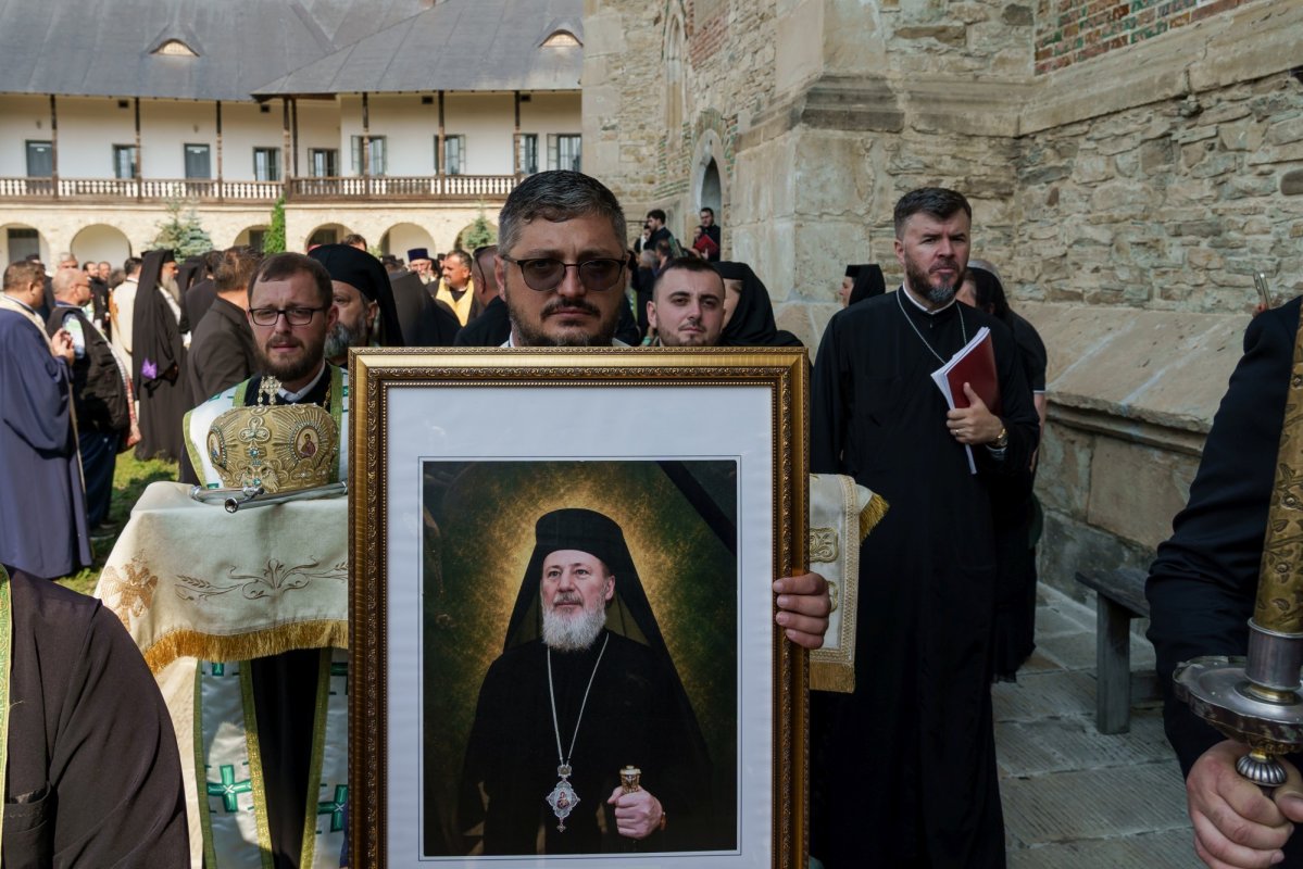 Arhiereul Emilian a fost înmormântat la Mănăstirea Neamț 367059