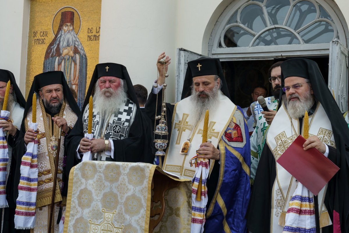 Arhiereul Emilian a fost înmormântat la Mănăstirea Neamț 367061