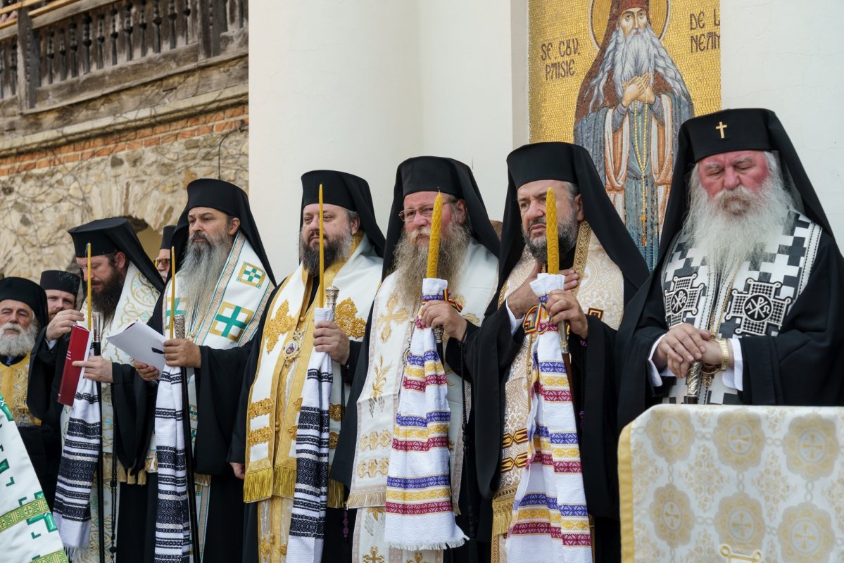 Arhiereul Emilian a fost înmormântat la Mănăstirea Neamț 367062