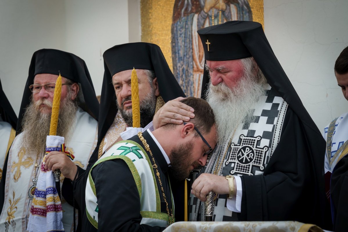 Arhiereul Emilian a fost înmormântat la Mănăstirea Neamț 367063