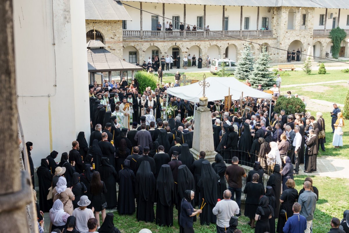 Arhiereul Emilian a fost înmormântat la Mănăstirea Neamț 367068