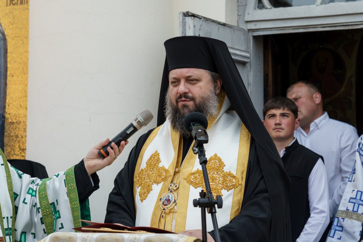 Arhiereul Emilian a fost înmormântat la Mănăstirea Neamț 367069