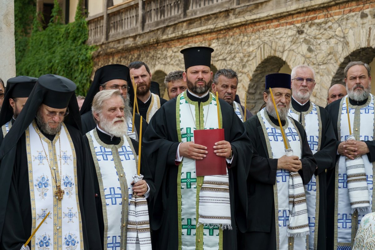 Arhiereul Emilian a fost înmormântat la Mănăstirea Neamț 367070