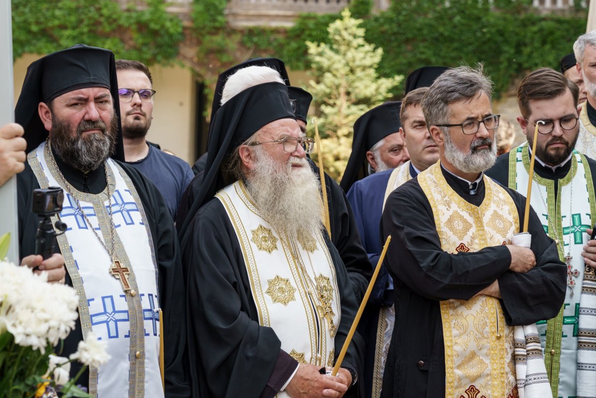 Arhiereul Emilian a fost înmormântat la Mănăstirea Neamț 367071