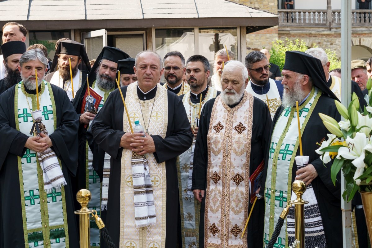 Arhiereul Emilian a fost înmormântat la Mănăstirea Neamț 367073