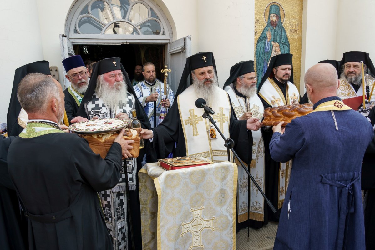 Arhiereul Emilian a fost înmormântat la Mănăstirea Neamț 367076