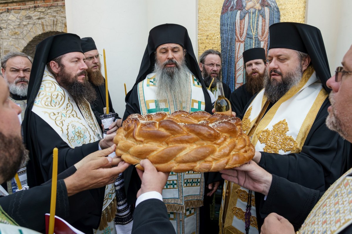 Arhiereul Emilian a fost înmormântat la Mănăstirea Neamț 367077