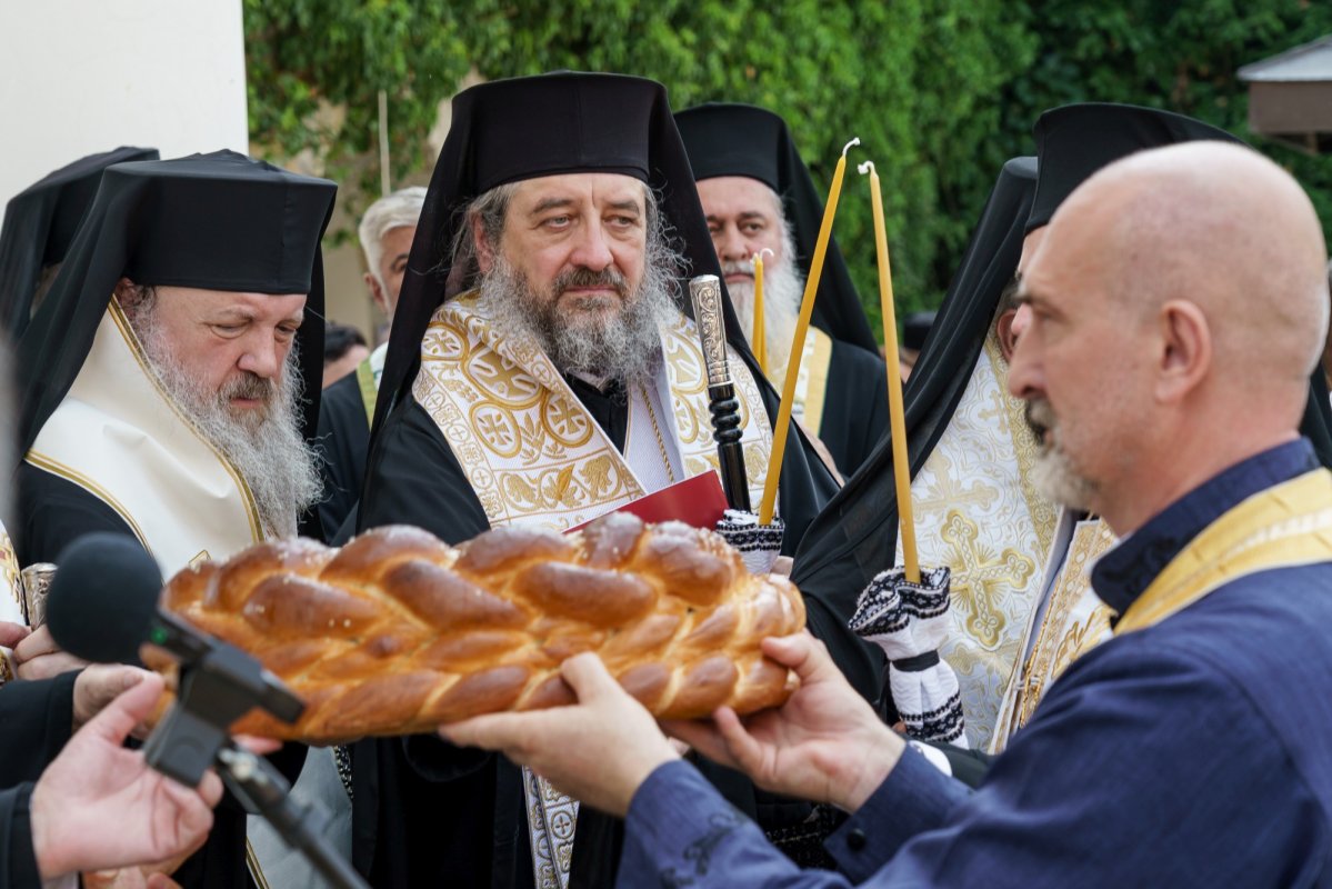 Arhiereul Emilian a fost înmormântat la Mănăstirea Neamț 367078