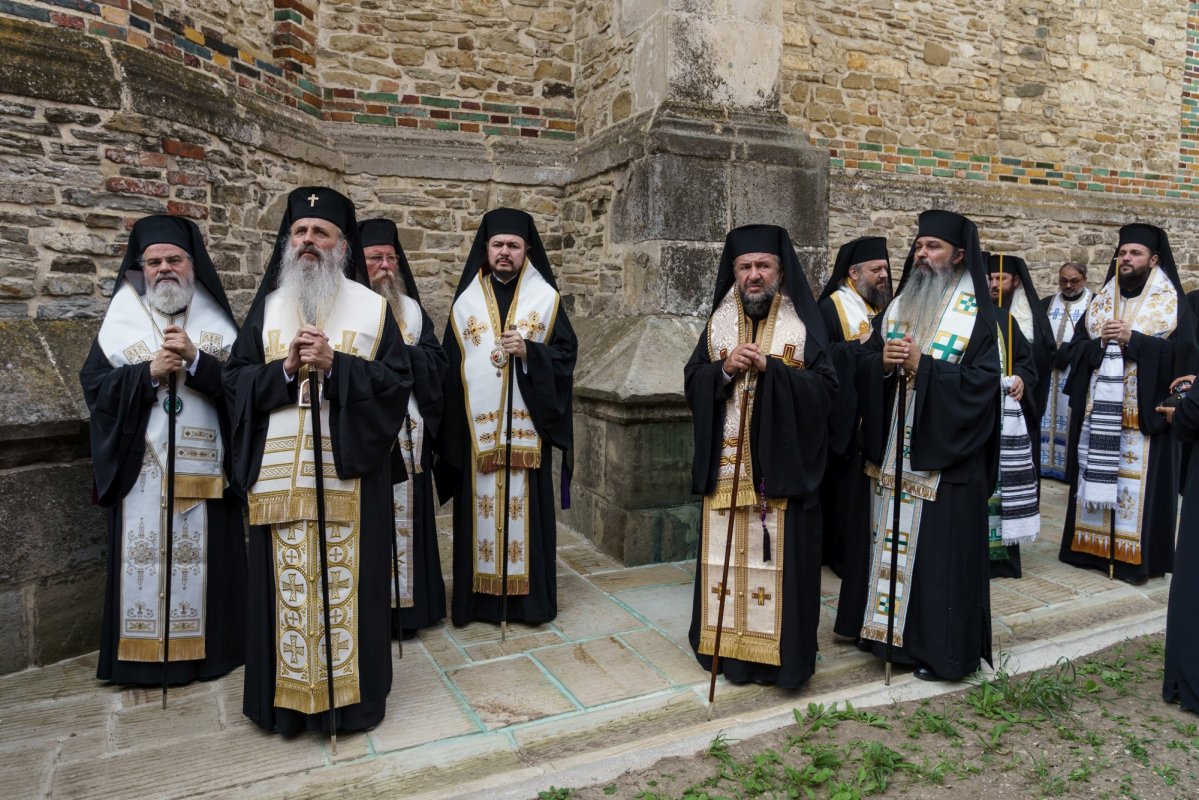 Arhiereul Emilian a fost înmormântat la Mănăstirea Neamț 367079