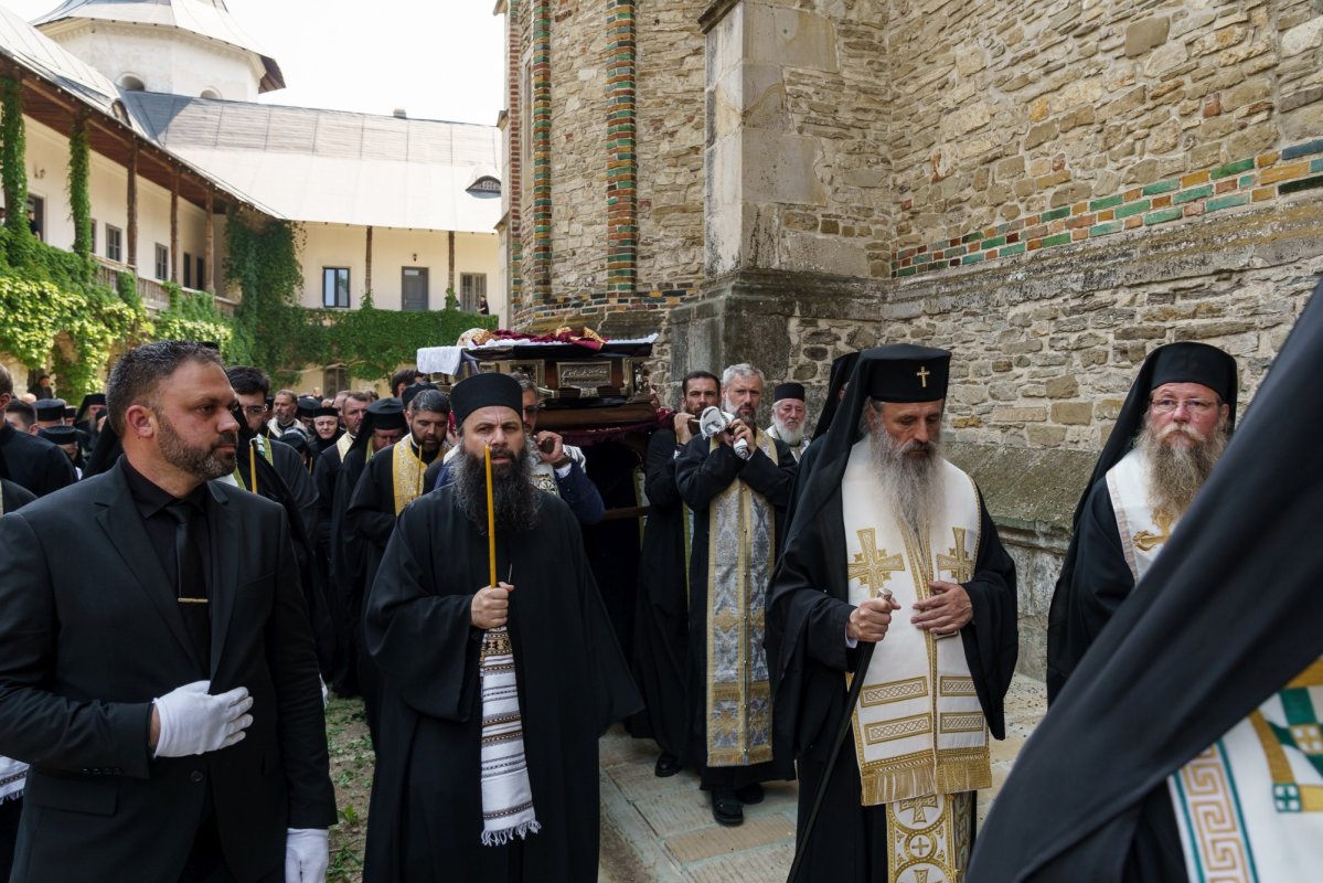 Arhiereul Emilian a fost înmormântat la Mănăstirea Neamț 367080