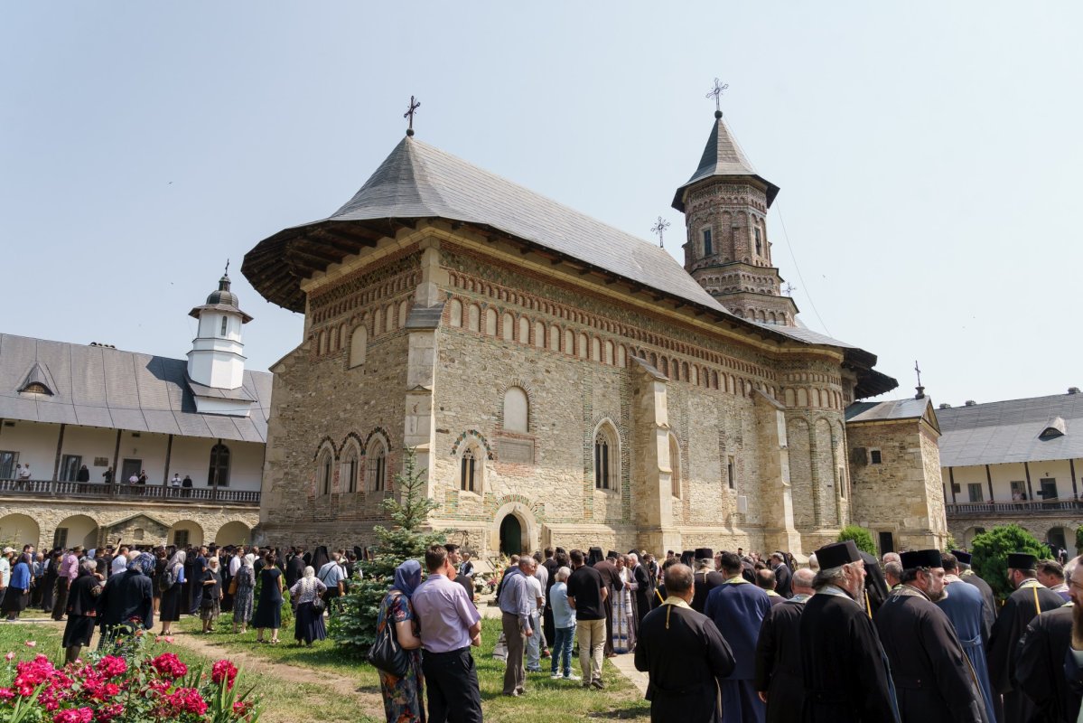 Arhiereul Emilian a fost înmormântat la Mănăstirea Neamț 367081