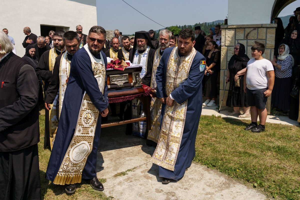 Arhiereul Emilian a fost înmormântat la Mănăstirea Neamț 367082
