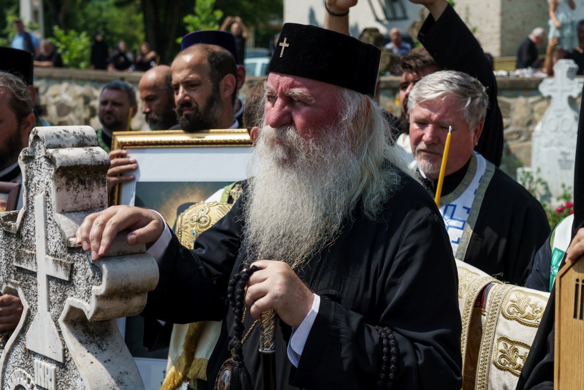 Arhiereul Emilian a fost înmormântat la Mănăstirea Neamț 367083