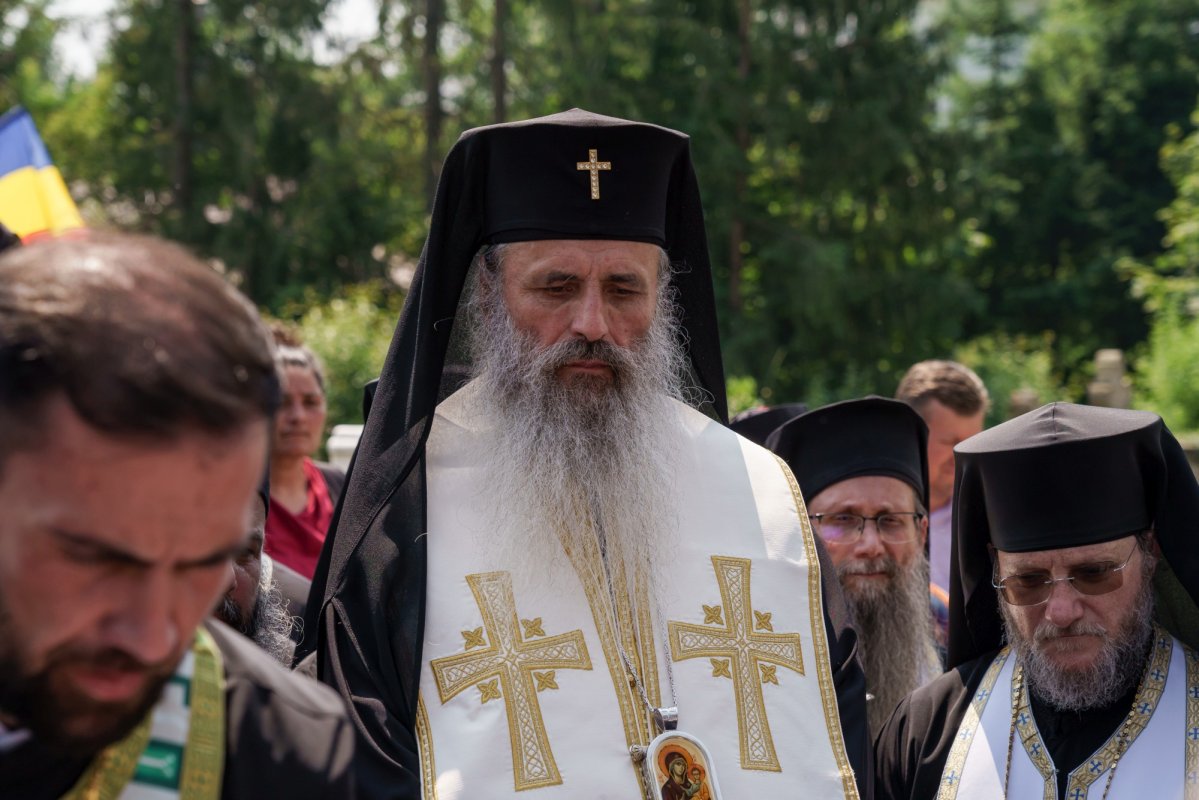 Arhiereul Emilian a fost înmormântat la Mănăstirea Neamț 367084
