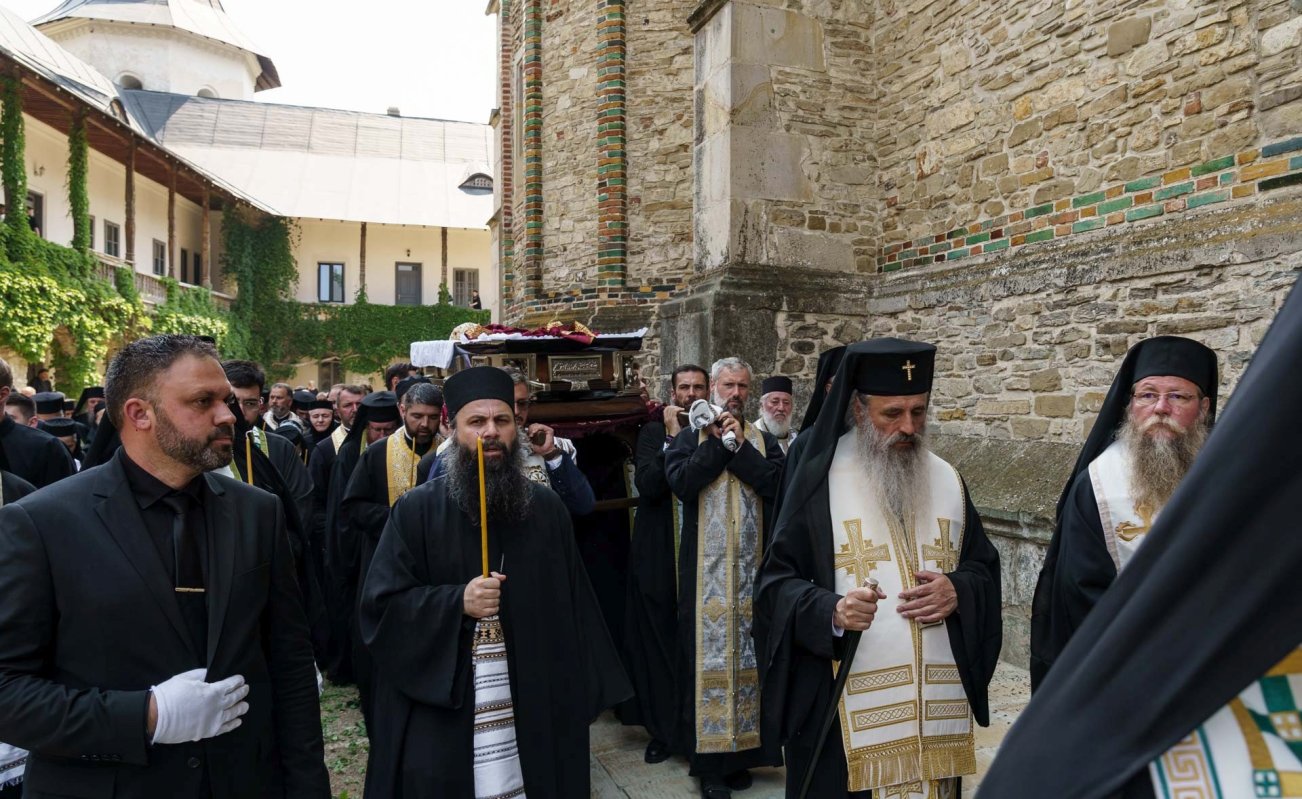 Arhiereul Emilian a fost înmormântat la Mănăstirea Neamț 367119