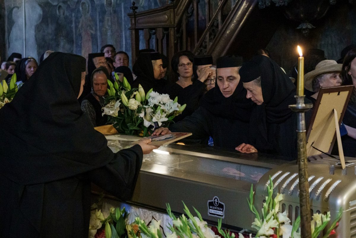 Arhiereul Emilian a fost înmormântat la Mănăstirea Neamț 367131