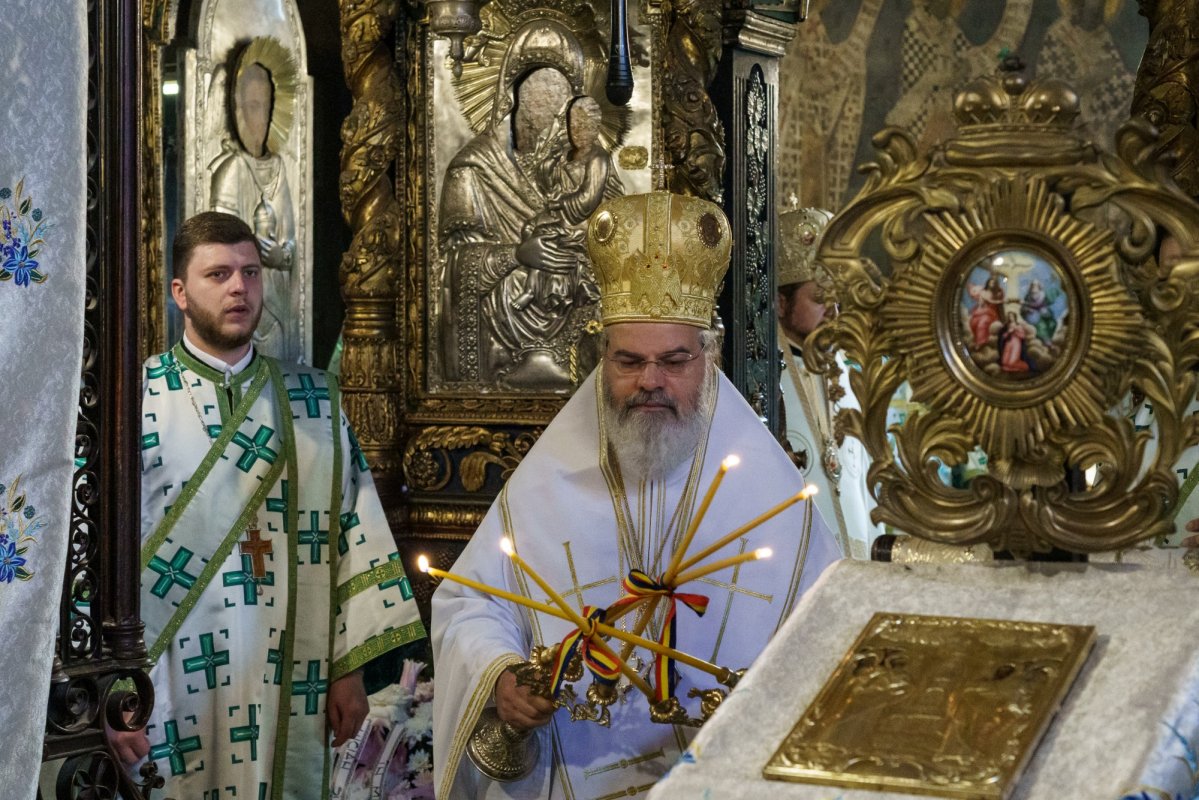 Arhiereul Emilian a fost înmormântat la Mănăstirea Neamț 367132