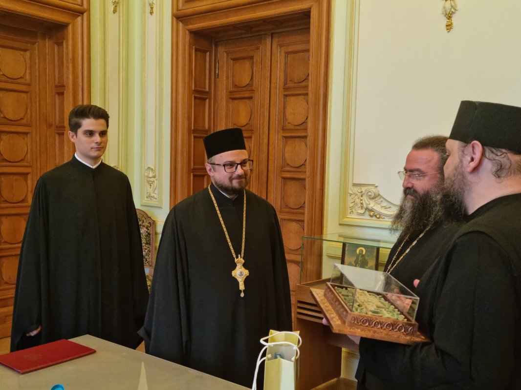 Delegație din Patriarhia Antiohiei în vizită la Palatul Patriarhiei  367124