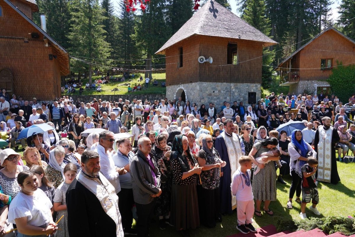 Sărbătoarea Mănăstirii Peștera Ialomiței din Munții Bucegi 367152