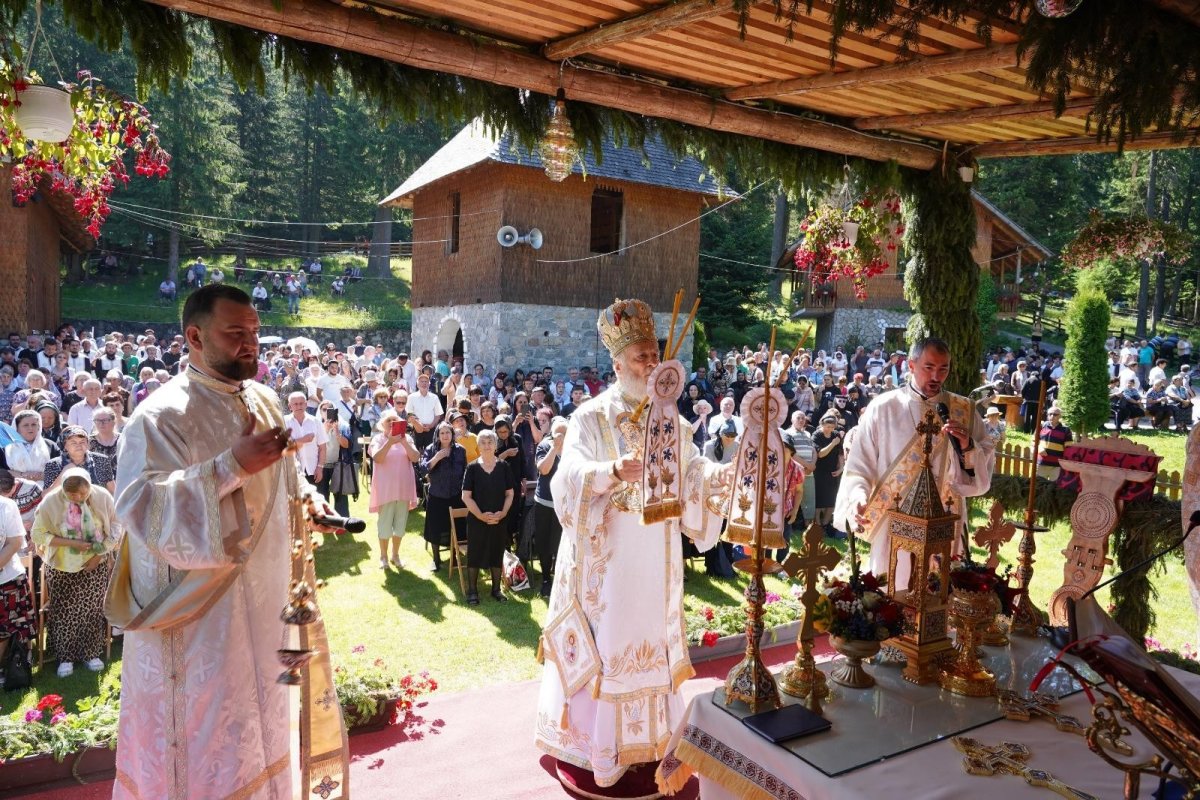 Sărbătoarea Mănăstirii Peștera Ialomiței din Munții Bucegi 367154