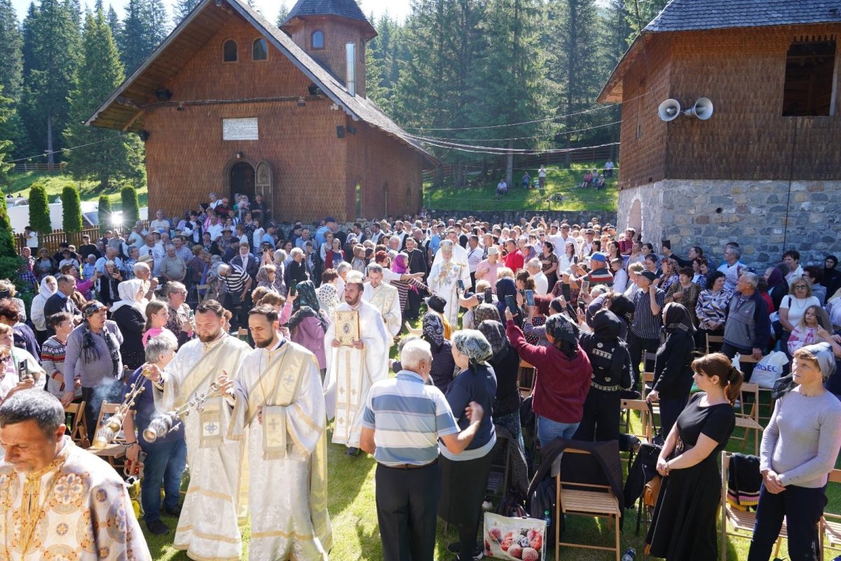 Sărbătoarea Mănăstirii Peștera Ialomiței din Munții Bucegi 367157