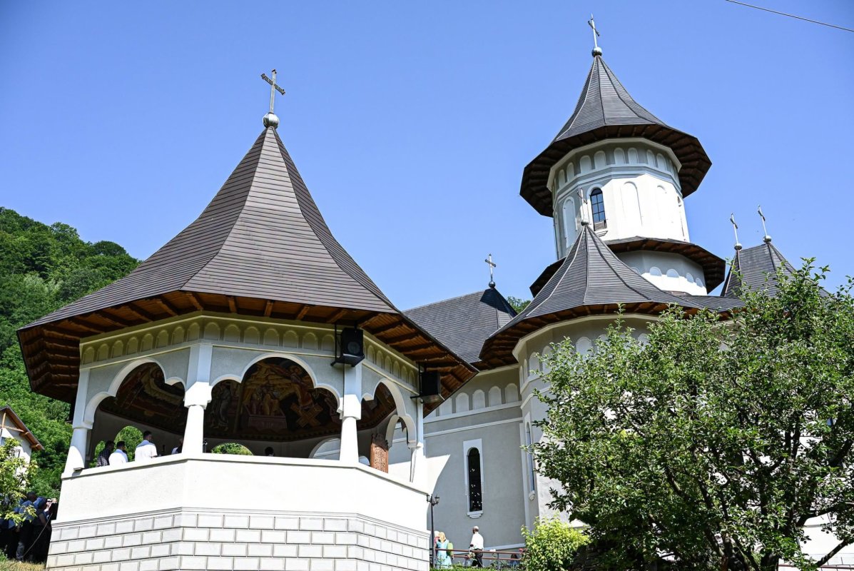  Sfinții Apostoli Petru și Pavel au fost cinstiți la Mănăstirea Rebra‑Parva  366980