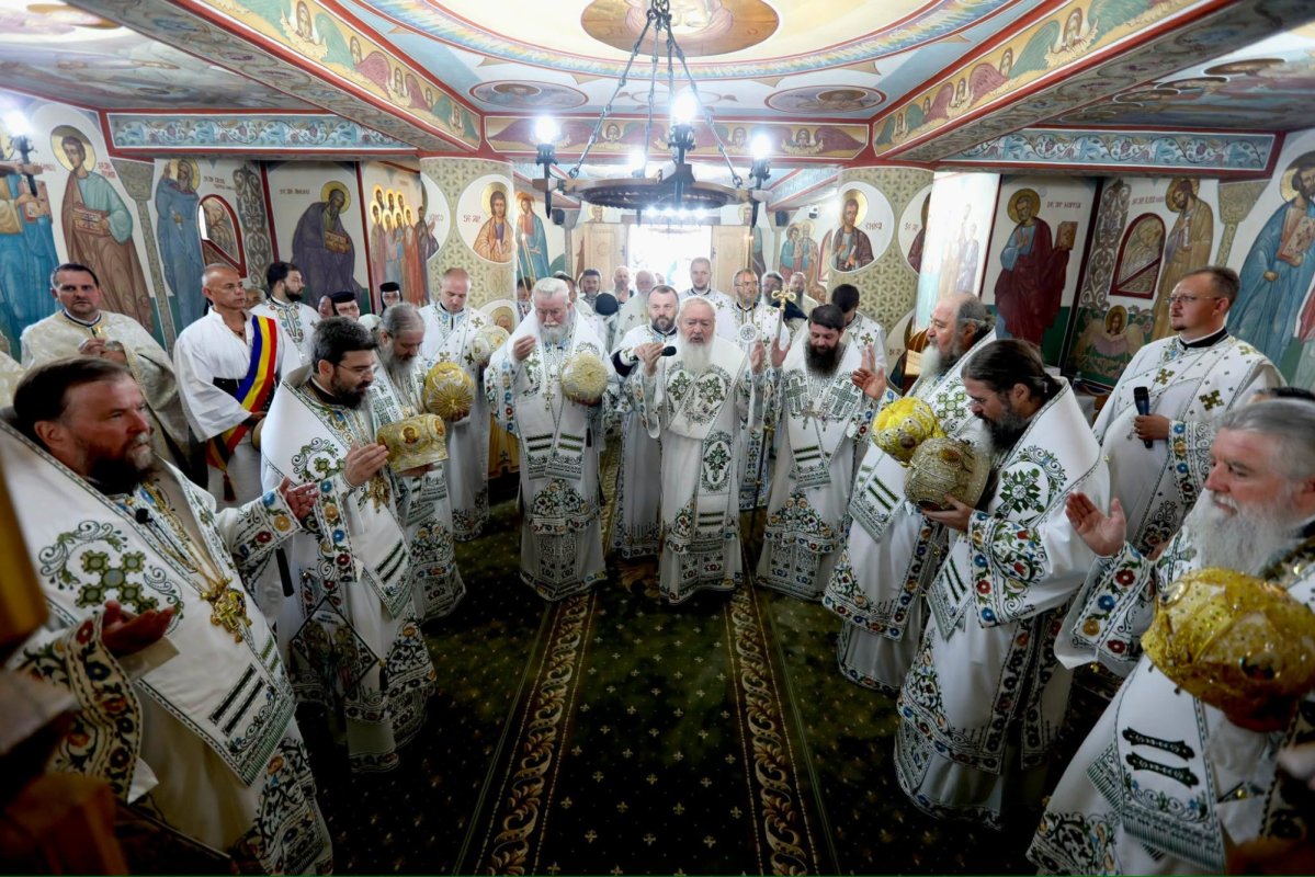 Binecuvântare arhierească la hramul Mănăstirii Bârsana 367231