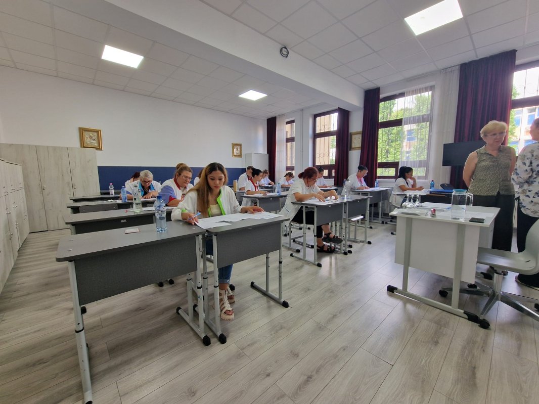 Examen de certificare la Școala sanitară „Sfântul Nectarie” din București 367245