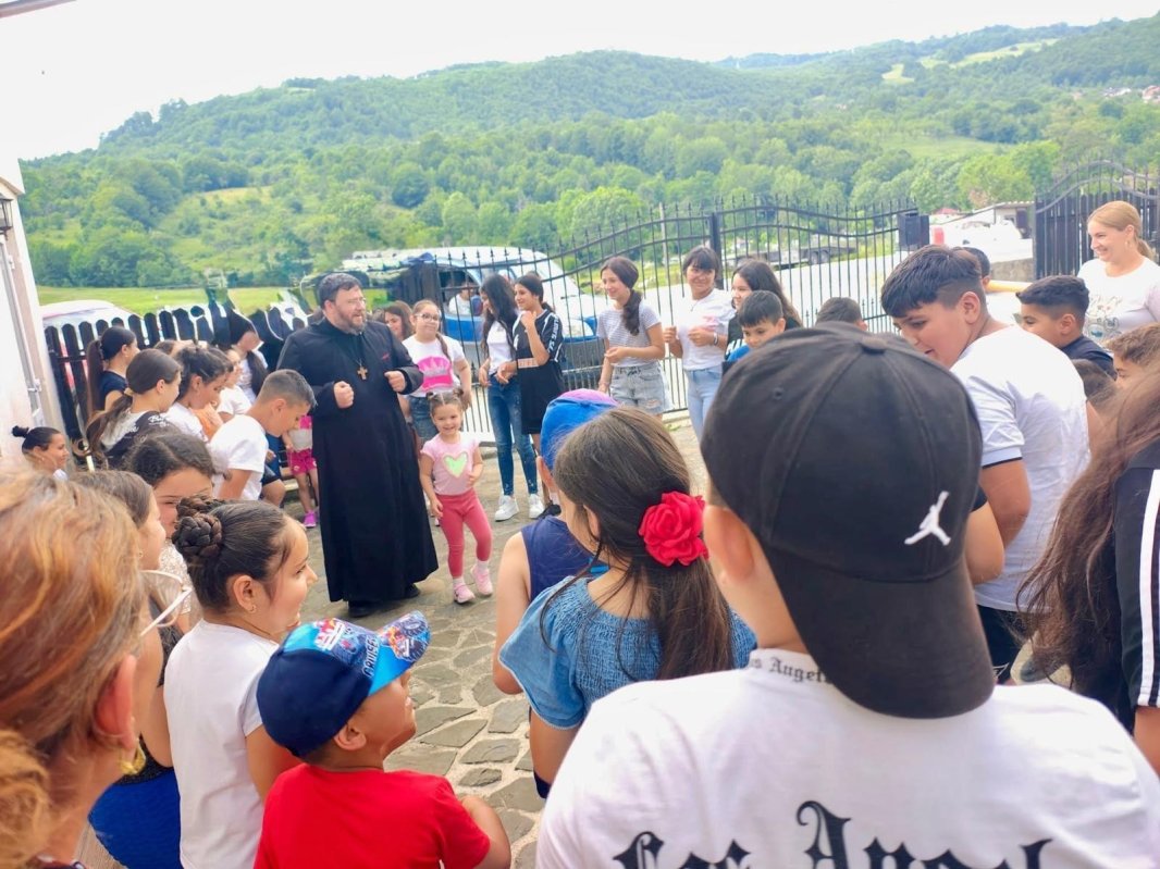 În Eparhia Târgoviștei continuă activitățile cu tineretul 367345