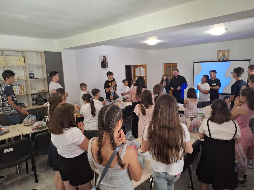 În Eparhia Târgoviștei continuă activitățile cu tineretul 367347