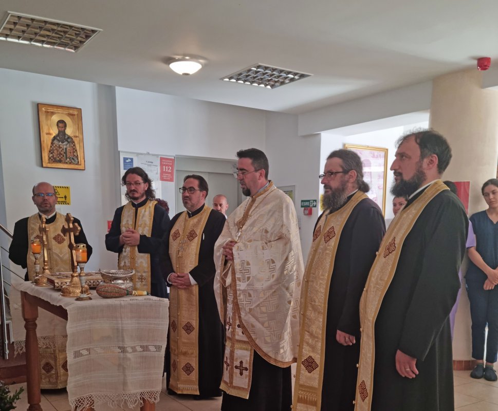 Moment aniversar la un centru de îngrijiri pentru bolnavi 367353