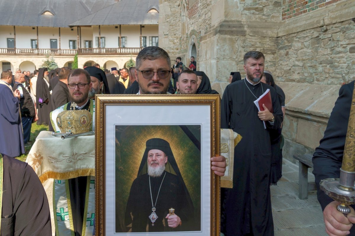 Preasfințitul Părinte Emilian Nica, o prezență luminoasă 367263