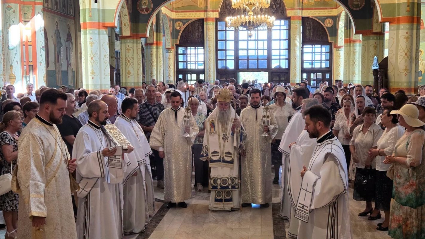 Sărbătoare în Parohia „Sfinţii Apostoli Petru și Pavel” din Mănăştur  367336
