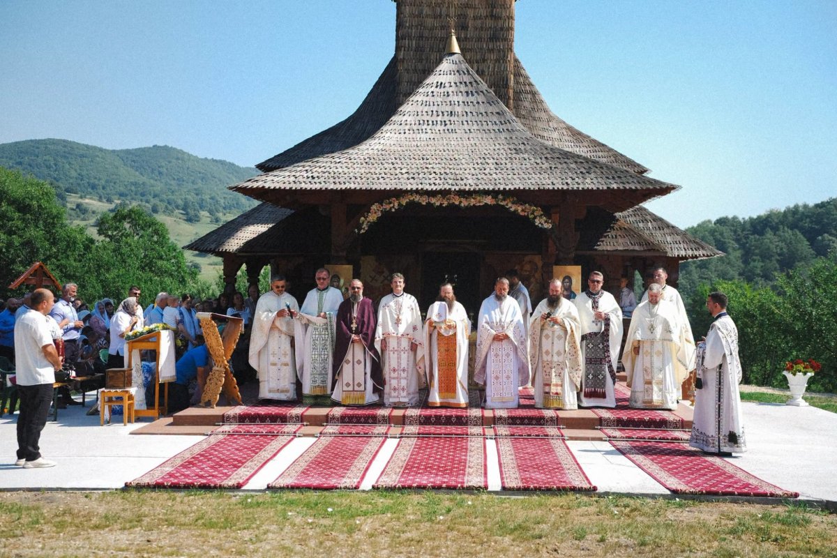 Sfinții Apostoli Petru și Pavel, cinstiți la hramul Mănăstirii Stârciu 367334
