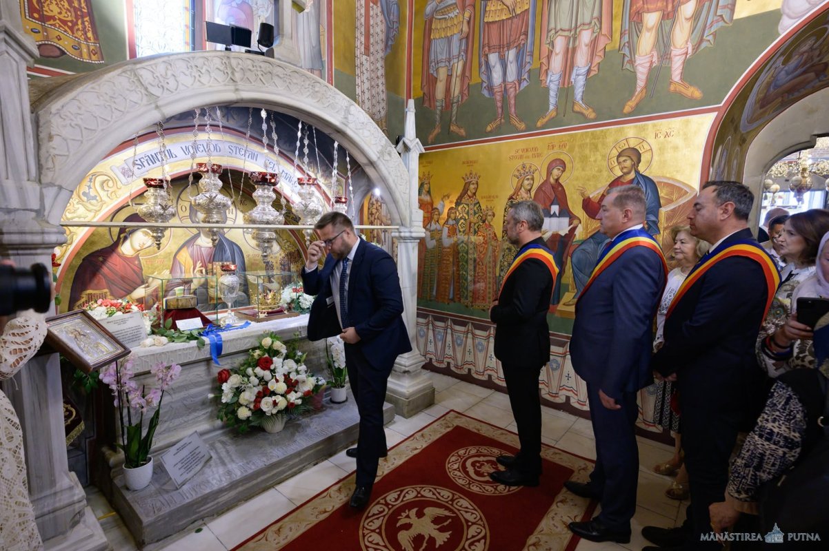 Sfântul Voievod Ștefan cel Mare, prăznuit la Mănăstirea Putna 367456