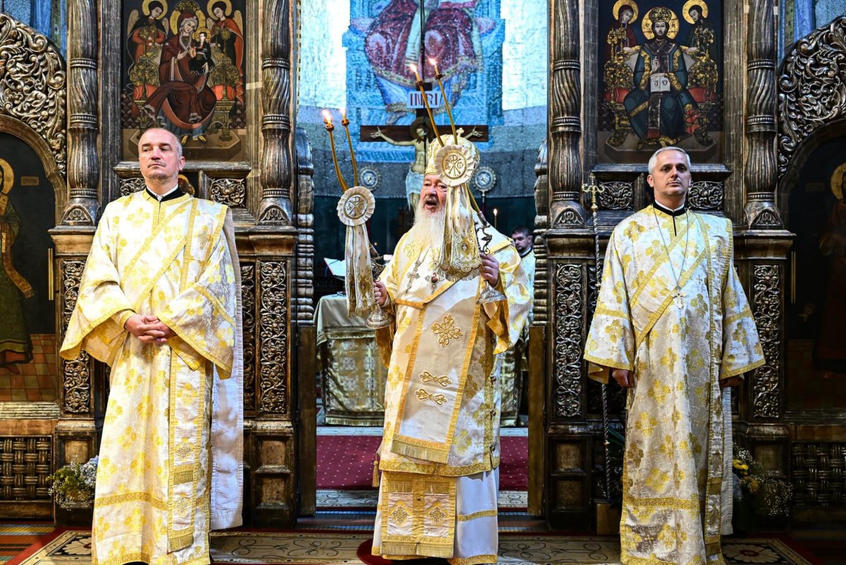 Binecuvântare arhierească pentru credincioşi la Catedrala Mitropolitană din Cluj-Napoca 367687