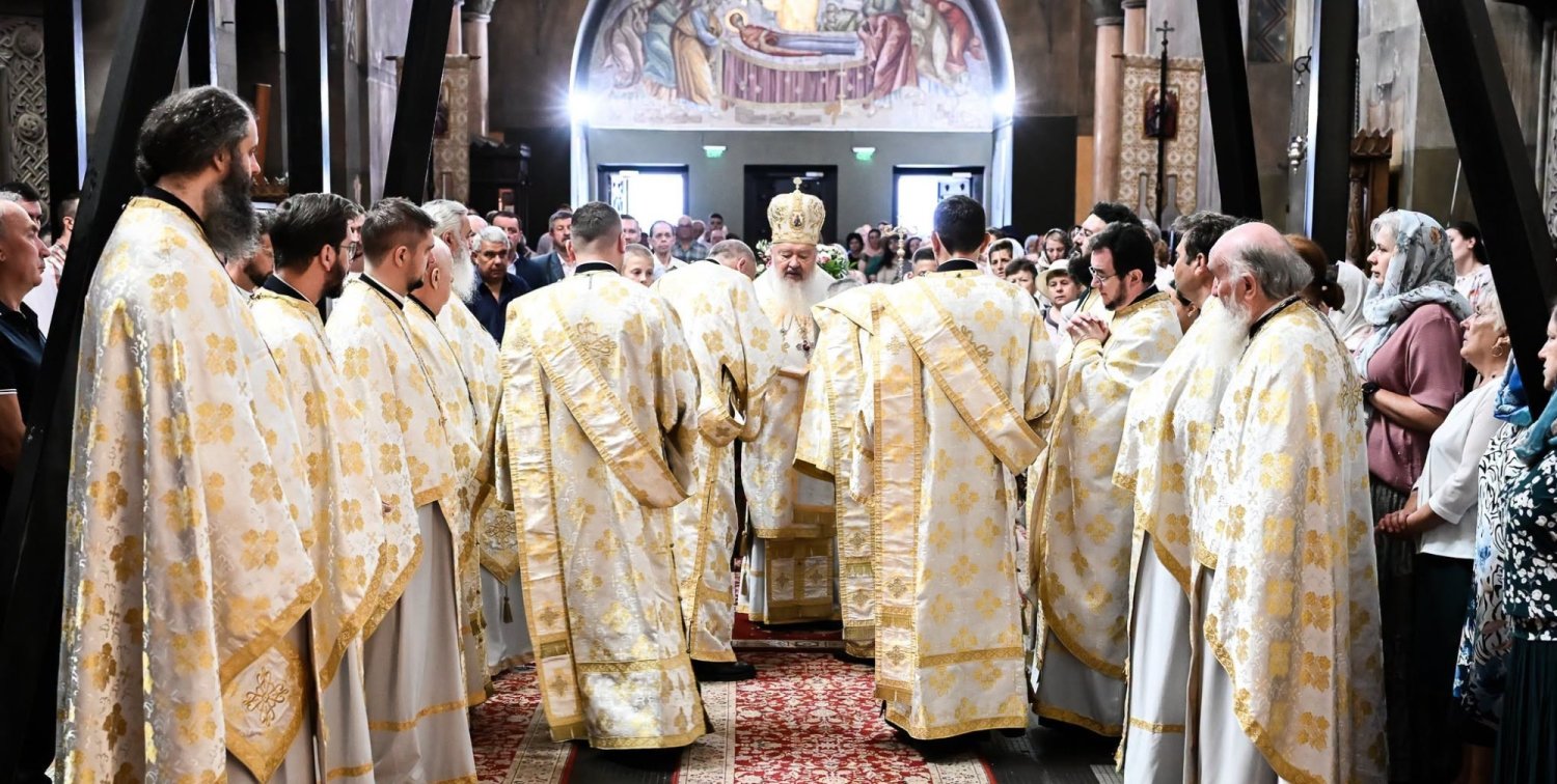 Binecuvântare arhierească pentru credincioşi la Catedrala Mitropolitană din Cluj-Napoca 367688