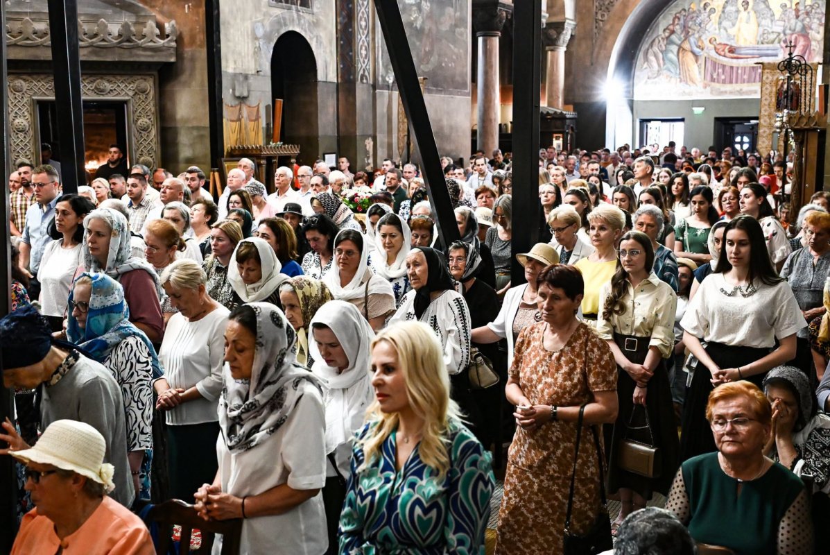 Binecuvântare arhierească pentru credincioşi la Catedrala Mitropolitană din Cluj-Napoca 367689